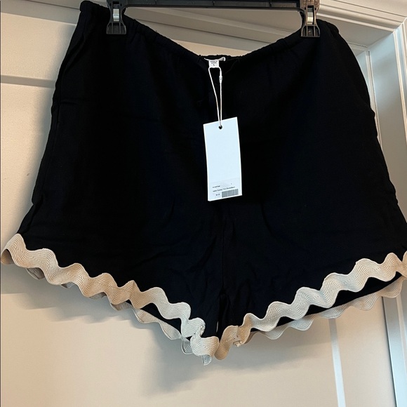 NWT ANNIEWEAR Sleeveless Top & Shorts with beige scalloped hem - Picture 9 of 9